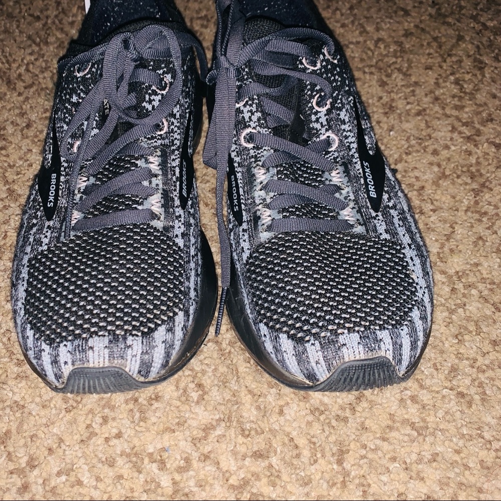 Brooks Women’s Sneakers Size 7.5 Black Grey Comfort Running Walking Low Top DNA